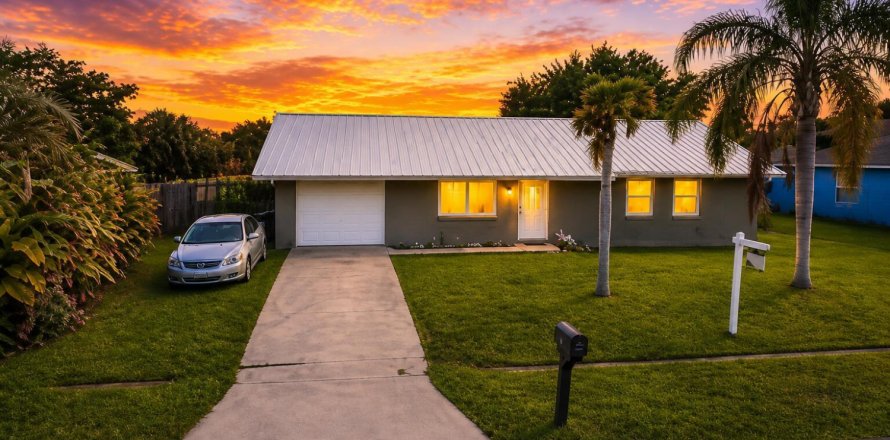Casa en Port St. Lucie, Florida 3 dormitorios, 125.23 m2 № 2249330