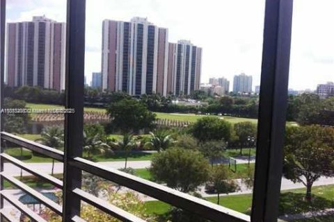 Снять в аренду кондоминиум в Авентура, Флорида 2 спальни, 92.34м2, № 1991835 - фото 14