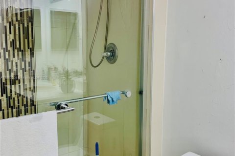 Снять в аренду кондоминиум в Авентура, Флорида 2 спальни, 92.34м2, № 1991835 - фото 11