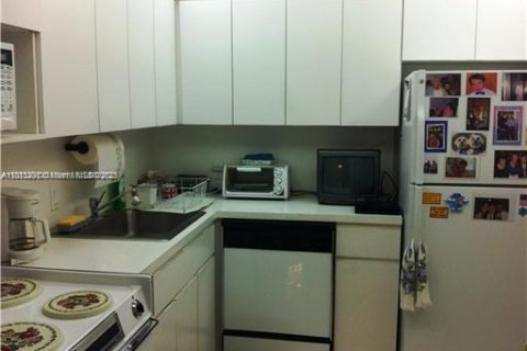 Снять в аренду кондоминиум в Авентура, Флорида 2 спальни, 92.34м2, № 1991835 - фото 7