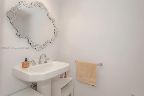 Condominio en venta en Aventura, Florida, 2 dormitorios, 154.22 m2 № 1980863 - foto 19