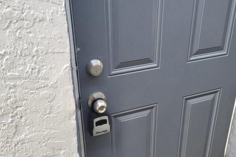 Коммерческая недвижимость в Помпано-Бич, Флорида 1 спальня, 128.95м2 № 2050886