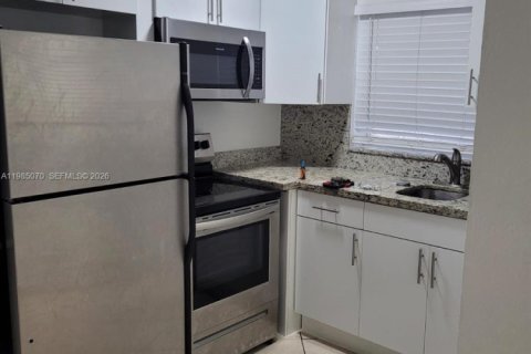 Снять в аренду коммерческую недвижимость в Помпано-Бич, Флорида 1 спальня, 128.95м2, № 2050886 - фото 7