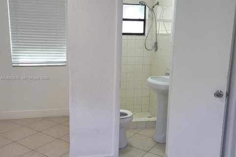 Снять в аренду коммерческую недвижимость в Помпано-Бич, Флорида 1 спальня, 128.95м2, № 2050886 - фото 6