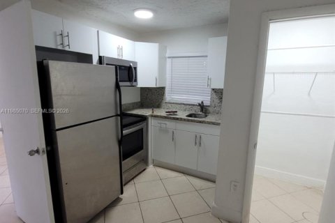 Снять в аренду коммерческую недвижимость в Помпано-Бич, Флорида 1 спальня, 128.95м2, № 2050886 - фото 5