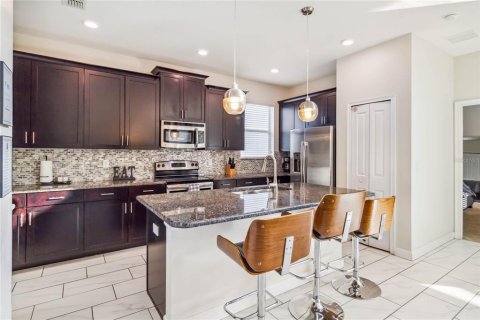 House in STOREY LAKE in Kissimmee, Florida 5 bedrooms, 286.23 sq.m. № 1754541 - photo 16