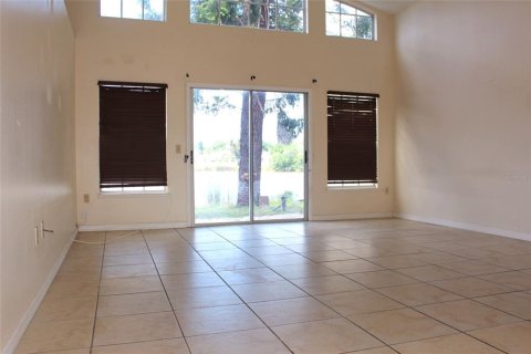Villa ou maison à louer à Lake Mary, Floride: 3 chambres, 127.18 m2 № 2213384 - photo 4