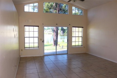 Villa ou maison à louer à Lake Mary, Floride: 3 chambres, 127.18 m2 № 2213384 - photo 5