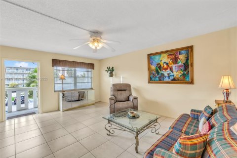 Condo in Deerfield Beach, Florida, 2 bedrooms  № 1862992 - photo 14
