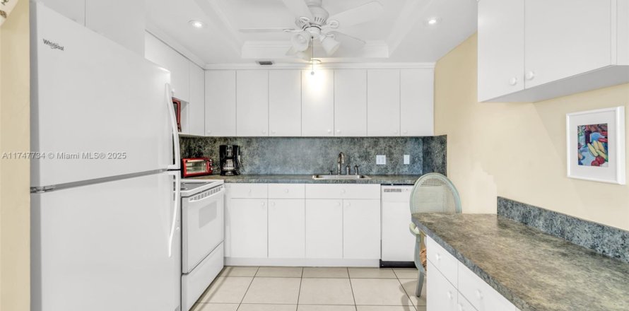 Condo in Deerfield Beach, Florida, 2 bedrooms  № 1862992