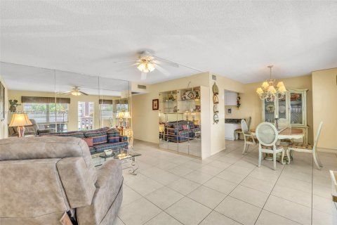 Condo in Deerfield Beach, Florida, 2 bedrooms  № 1862992 - photo 12