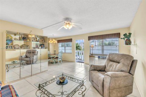 Condo in Deerfield Beach, Florida, 2 bedrooms  № 1862992 - photo 15