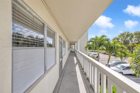 Condo in Deerfield Beach, Florida, 2 bedrooms  № 1862992 - photo 9