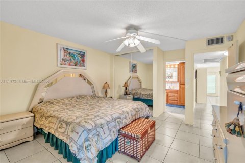 Condo in Deerfield Beach, Florida, 2 bedrooms  № 1862992 - photo 28