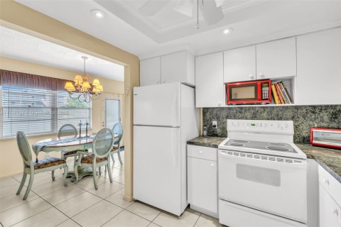 Condo in Deerfield Beach, Florida, 2 bedrooms  № 1862992 - photo 19