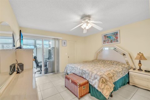 Condo in Deerfield Beach, Florida, 2 bedrooms  № 1862992 - photo 27
