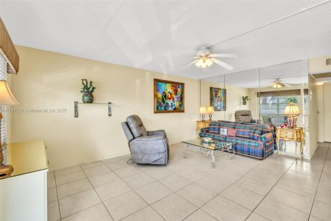Condo in Deerfield Beach, Florida, 2 bedrooms  № 1862992 - photo 11