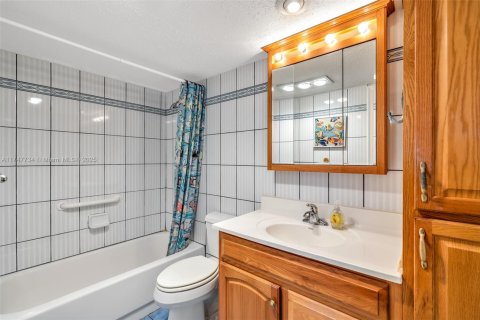 Condo in Deerfield Beach, Florida, 2 bedrooms  № 1862992 - photo 29