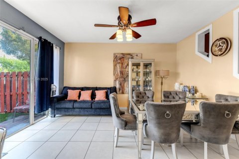 Townhouse in Miami, Florida 3 bedrooms, 155.15 sq.m. № 1584997 - photo 10