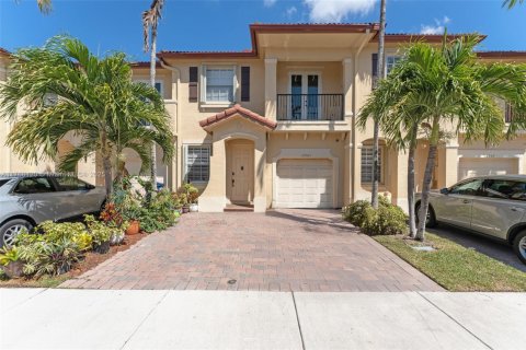 Townhouse in Miami, Florida 3 bedrooms, 155.15 sq.m. № 1584997 - photo 1