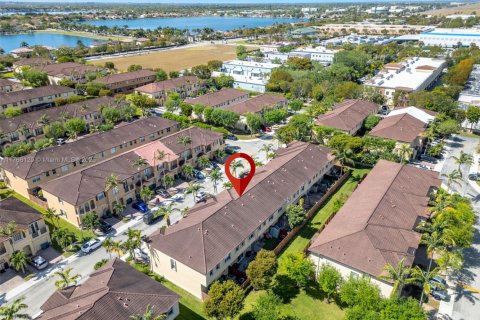 Townhouse in Miami, Florida 3 bedrooms, 155.15 sq.m. № 1584997 - photo 2
