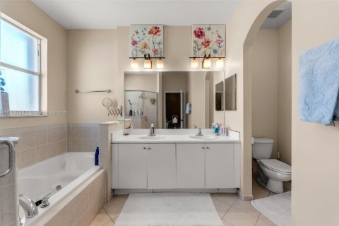 Townhouse in Miami, Florida 3 bedrooms, 155.15 sq.m. № 1584997 - photo 26