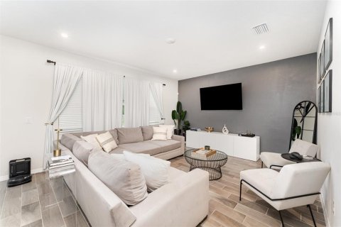 Casa en alquiler en Riverview, Florida, 4 dormitorios, 221.57 m2 № 1912260 - foto 4