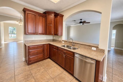 House in Brandon, Florida 5 bedrooms, 320.7 sq.m. № 2416885 - photo 15