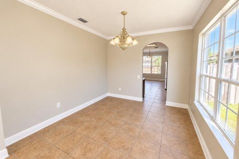House in Brandon, Florida 5 bedrooms, 320.7 sq.m. № 2416885 - photo 13