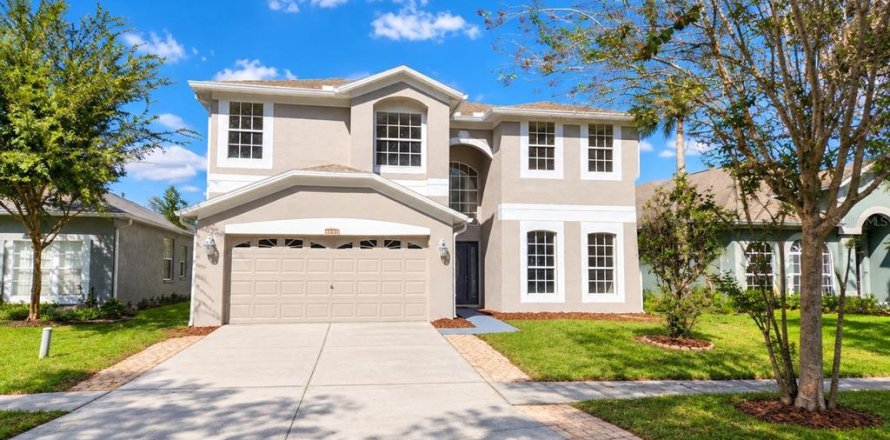 House in Brandon, Florida 5 bedrooms, 320.7 sq.m. № 2416885