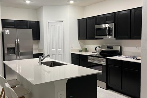 House in Winter Haven, Florida 4 bedrooms, 179.58 sq.m. № 2217327 - photo 3