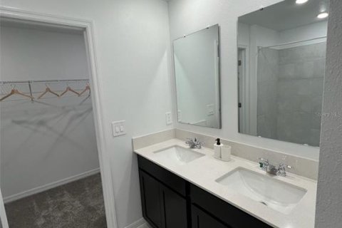 House in Winter Haven, Florida 4 bedrooms, 179.58 sq.m. № 2217327 - photo 4