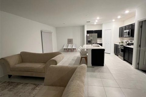 House in Winter Haven, Florida 4 bedrooms, 179.58 sq.m. № 2217327 - photo 8