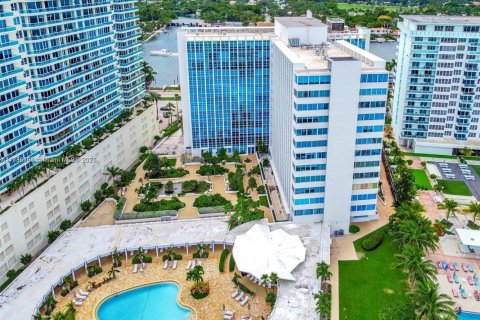 Condo in Miami Beach, Florida, 1 bedroom  № 1735942 - photo 17
