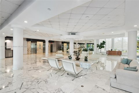 Condo in Miami Beach, Florida, 1 bedroom  № 1735942 - photo 22