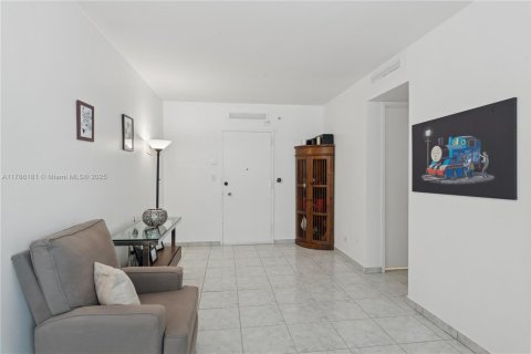 Condo in Miami Beach, Florida, 1 bedroom  № 1735942 - photo 7