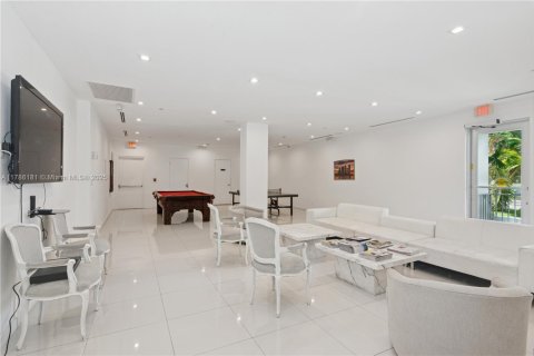 Condo in Miami Beach, Florida, 1 bedroom  № 1735942 - photo 21
