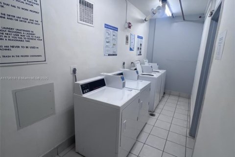 Condo in Miami Beach, Florida, 1 bedroom  № 1735942 - photo 26