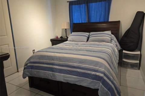 Casa en venta en Hialeah, Florida, 3 dormitorios, 128.39 m2 № 1807735 - foto 13