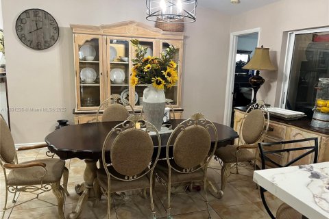 Casa en venta en Hialeah, Florida, 3 dormitorios, 128.39 m2 № 1807735 - foto 7