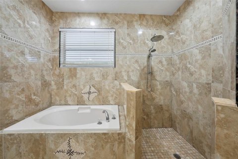 Купить виллу или дом в Уэсли-Чепел, Флорида 11 комнат, 158.12м2, № 2138308 - фото 15