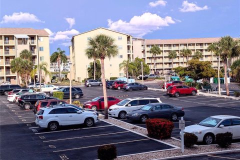 Condo in Bradenton, Florida, 2 bedrooms № 2110232 - photo 2
