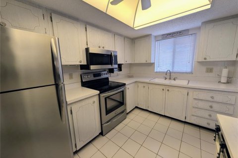 Condo in Bradenton, Florida, 2 bedrooms № 2110232 - photo 3