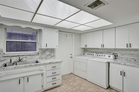 House in Oakland Park, Florida 1 bedroom, 74.32 sq.m. № 2247163 - photo 5