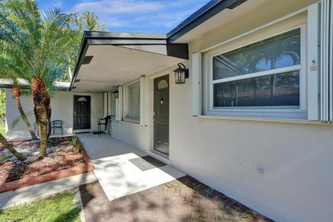 House in Oakland Park, Florida 1 bedroom, 74.32 sq.m. № 2247163 - photo 13