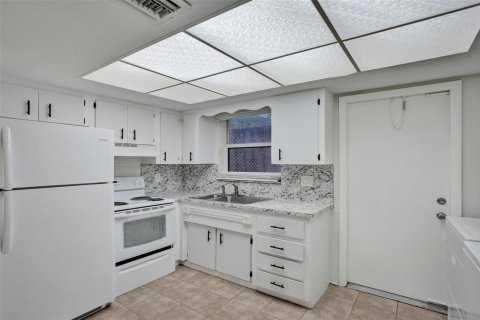 House in Oakland Park, Florida 1 bedroom, 74.32 sq.m. № 2247163 - photo 8