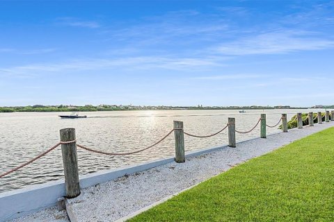 Copropriété à louer à Sarasota, Floride: 2 chambres, 89.09 m2 № 842588 - photo 16