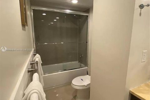Copropriété à louer à Hollywood, Floride: 1 chambre, 84.08 m2 № 1985648 - photo 3