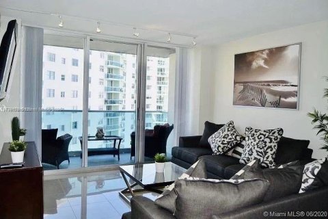 Copropriété à louer à Hollywood, Floride: 1 chambre, 84.08 m2 № 1985648 - photo 2