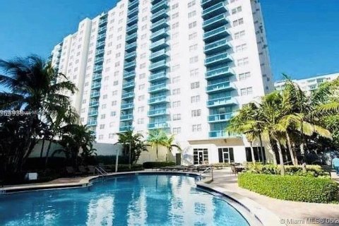 Copropriété à louer à Hollywood, Floride: 1 chambre, 84.08 m2 № 1985648 - photo 7